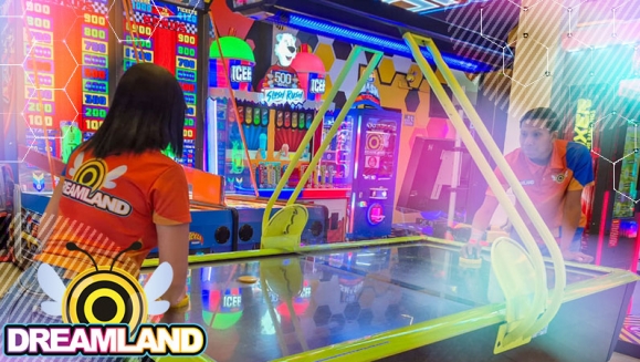 [Imagen:¡Dreamland Llega al Centro Histórico! ¡Paga $19 en Lugar de $41.98 por 2 Hot Dogs + 2 Papas + 2 Sodas + $30 de Saldo para Jugar!]