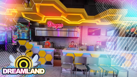 [Imagen:¡Dreamland Llega al Centro Histórico! ¡Paga $19 en Lugar de $41.98 por 2 Hot Dogs + 2 Papas + 2 Sodas + $30 de Saldo para Jugar!]