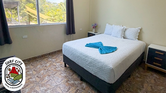 [Imagen:¡Flash Sale en Surf City, La Libertad para Escaparte en Pareja! ¡Paga $61 en Lugar de $103 por Estadía de 1 Noche Hasta Para 2 + 2 Desayunos Típicos! ¡Solo 33 Cupones Disponibles!]