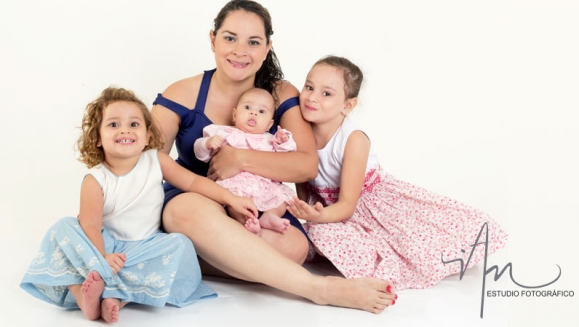 [Imagen:¡Paga $20 en Lugar de $50 por Sesión Fotográfica Profesional de 45 Minutos en Estudio hasta para 5 Personas + 25 Fotografías Editadas en Formato Digital!]