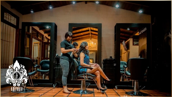 [Imagen:¡Paga $40 en Lugar de $130 por Alisado de Batana o Macadamia + Tratamiento Reparador de Células Madre + Lavado Spa + Secado + Corte de Cabello + Manicure Spa + Esmaltado en Manos!]
